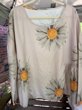 Women's Floral Scoop Neck Top in Light Beige with Yellow Accents